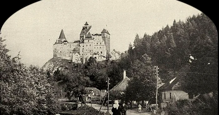 Aşa arăta Castelul Bran în urmă cu 100 de ani. FOTOArhivă.