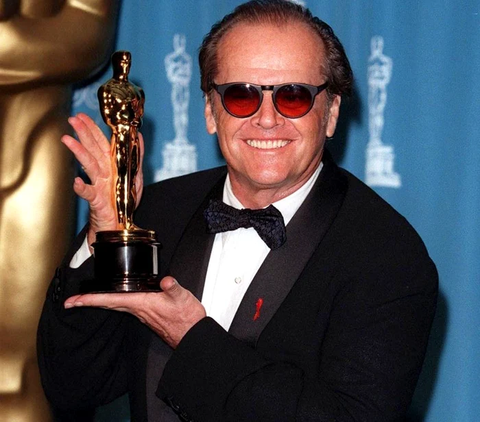 
    Există două variante posibile de tată, în cazul starului din "Oameni de onoare" (1992)clickpentrufemei.ro  