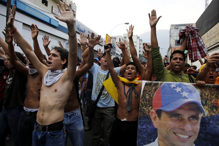 Venezuelenii au ieşit în stradă ca să protesteze faţă de rezultatele alegerilor de duminică FOTO Reuters