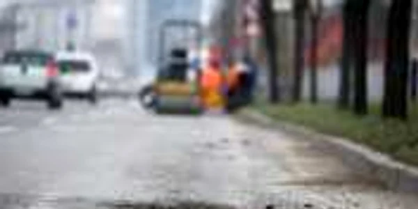 Asfaltul folosit în această iarnă la reparaţii nu a ţine mai mult de o lună