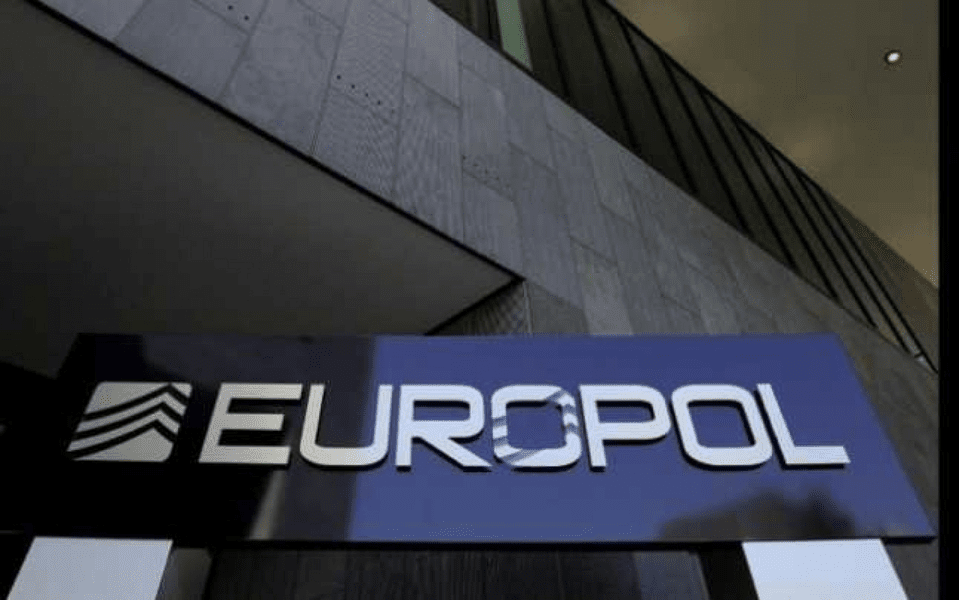 Cooperare Europol-FBI pentru destructurarea unei grupări de hackeri. Prejudiciul este estimat la peste 100.000.000 de euro