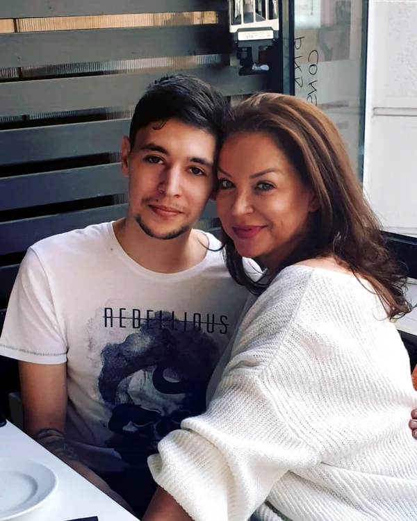 Eugenia Șerban, alături de fiul ei, Lorans Bataineh, de 27 de ani