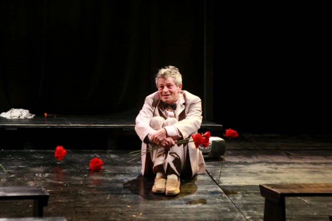 Imagine din spectacolul „Peşcăruşul“. FOTO teatruploiesti.ro