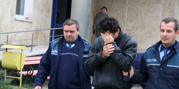 Foto arhivă - Cel care îşi spune “tată” a fost ridicat de poliţişti în cursul zilei de joi seară