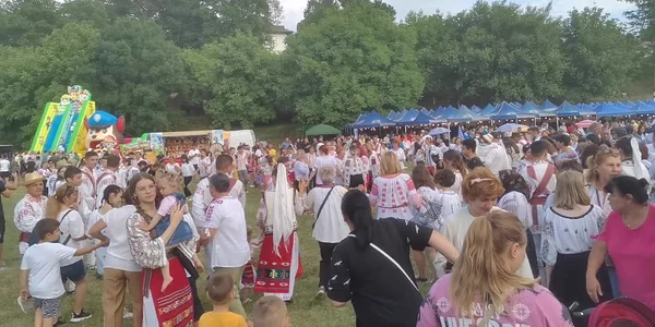 „Hora Iilor“, evenimentul aşteptat un an întreg la Cezieni, în judeţul Olt