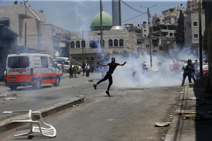 Zece palestinieni au fost arestaţi vineri în urma unor ciocniri cu poliţia israeliană pe Esplanada Moscheilor