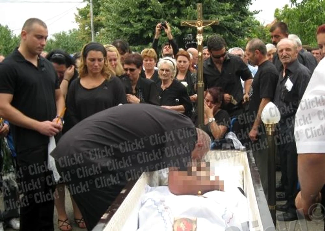 Înmormântarea lui Costică Ştefănescu (FOTO ADEVĂRUL)