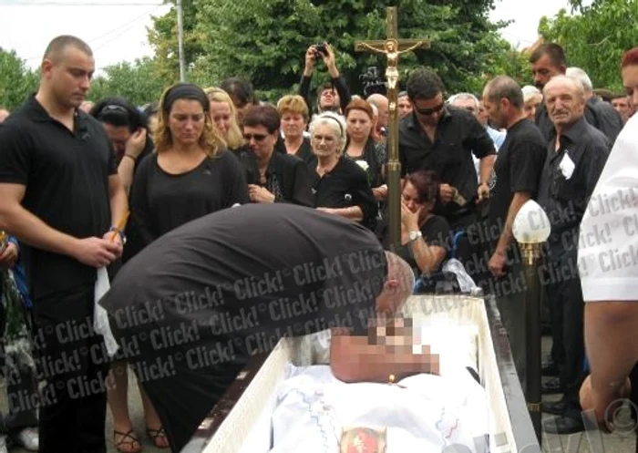 Înmormântarea lui Costică Ştefănescu (FOTO ADEVĂRUL)