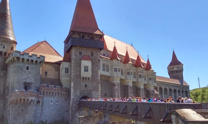 Castelul Corvinilor va fi restaurat cu fonduri europene jpeg
