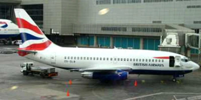 Pasagerii unui avion care se pregătea să decoleze din Phoenix au fost evacuaţi după ce s-a detectat fum în cabină