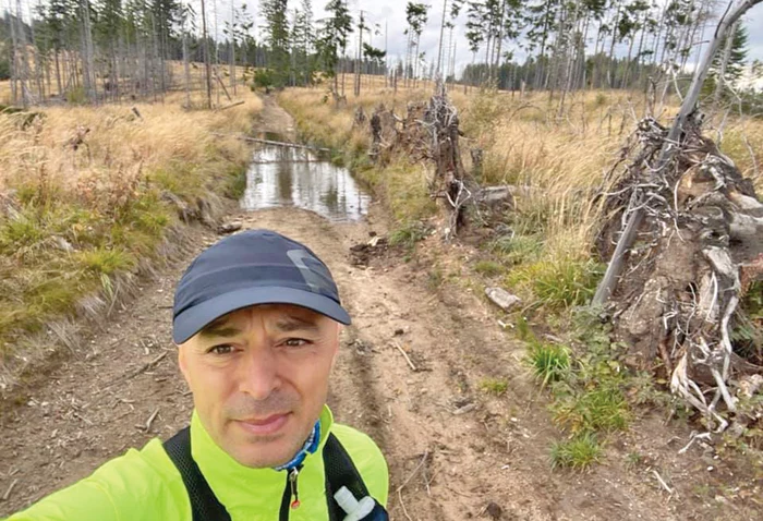 Ultra-maratonistul a fotografiat şi a filmat dezastrul din codrii RomânieiFoto: Andrei Roşu / Facebook