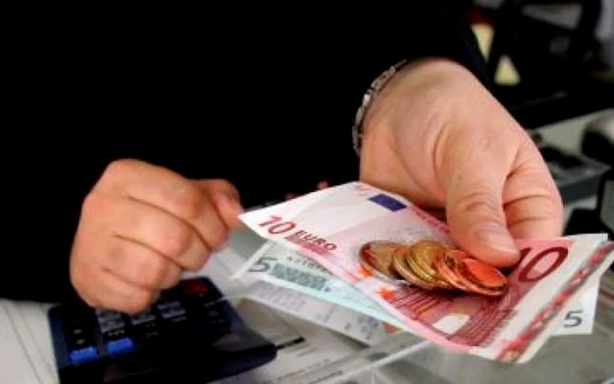 Craiova: Un bărbat a fost înşelat cu 1.000 de euro la o casă de schimb valutar