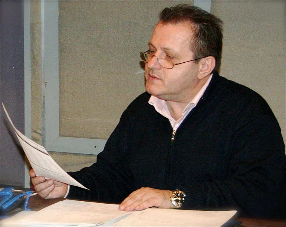 Regizorul Victor Ioan Frunză, în repetiţii la spectacolul "Mutter Courage"  FOTO: Adriana Grand