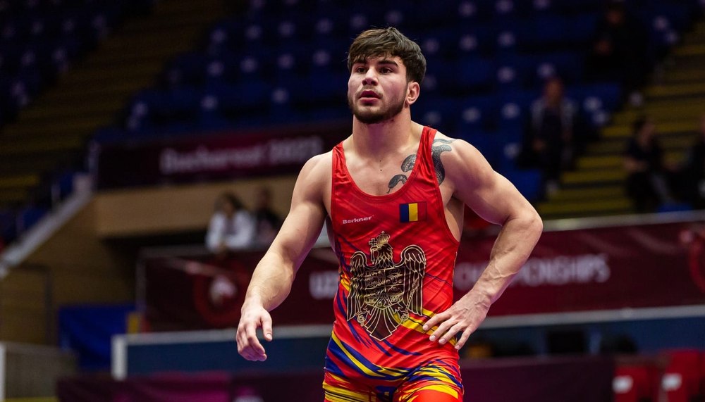 Un campion național de lupte, reținut după ce a bătut crunt un bărbat într-un club de noapte