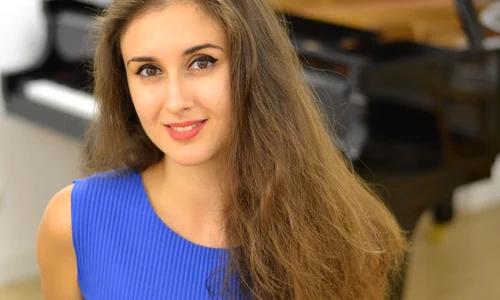 De la Carnegie Hall   New York la București: tânăra pianistă SÎNZIANA MIRCEA concertează la Sala Radio! jpeg