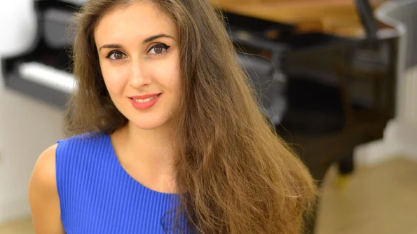 De la Carnegie Hall New York la București: tânăra pianistă SÎNZIANA MIRCEA concertează la Sala Radio! jpeg