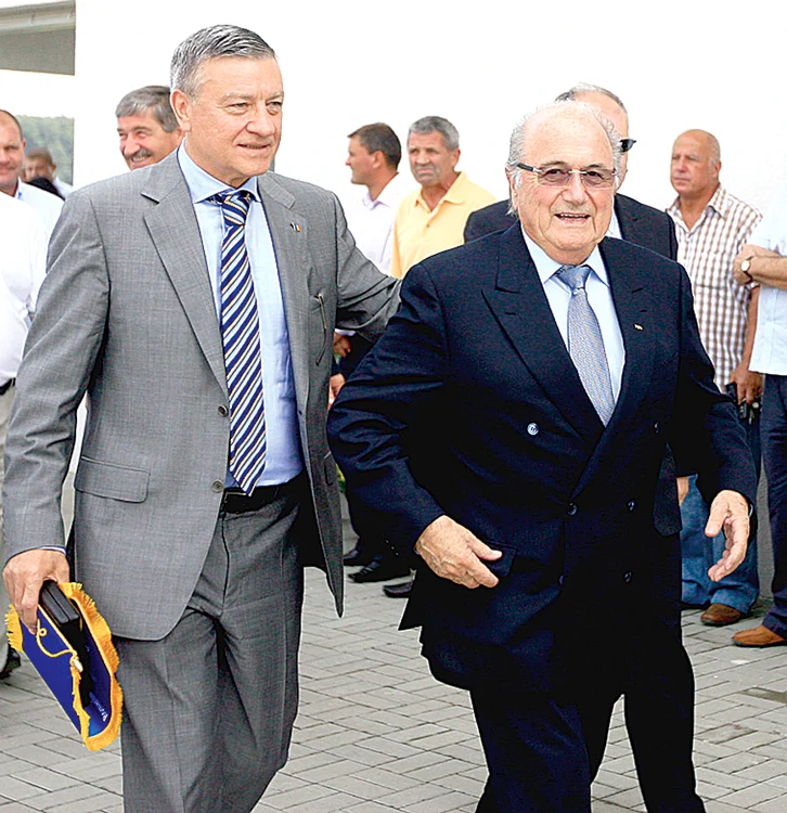 
    Mircea Sandu este un  apropiat al şefului FIFA,  Sepp Blatter  