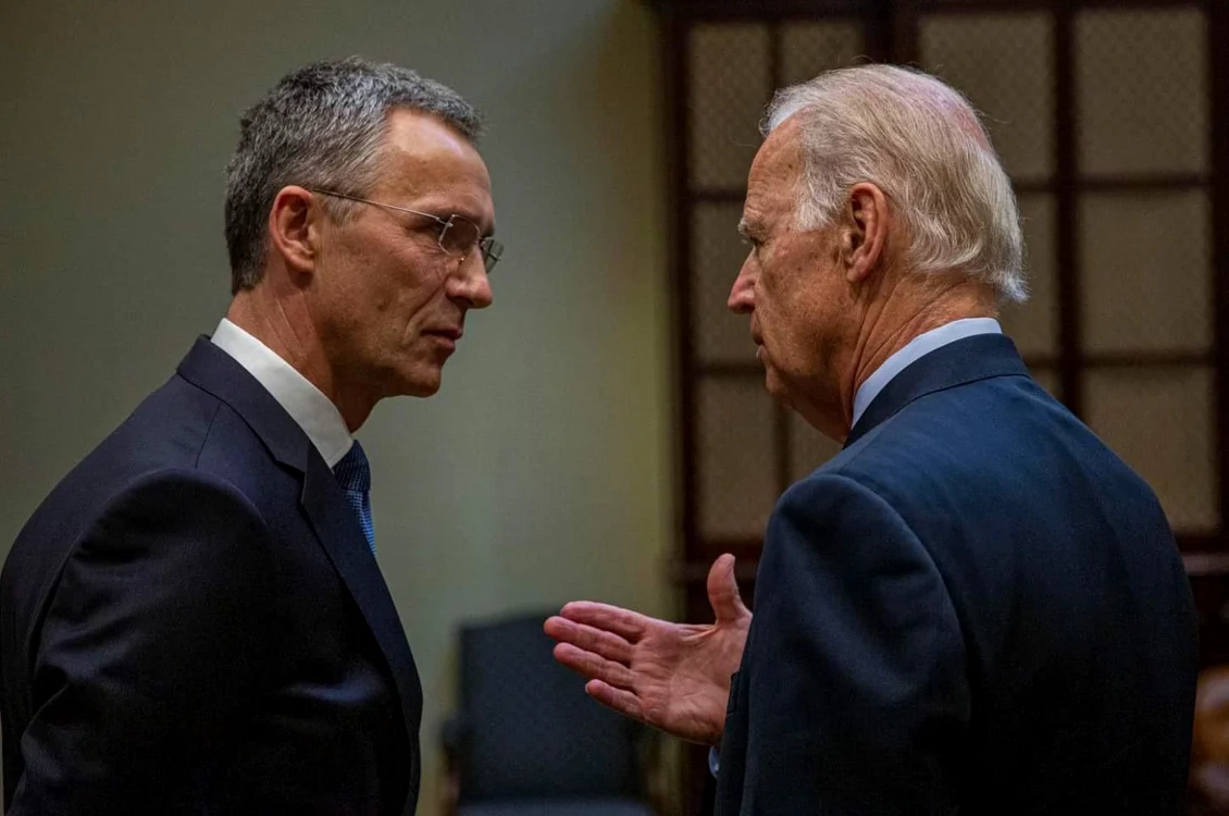 Secretarul general al NATO, Jens Stoltenberg ;i pre;edintele SUA, Joe Biden