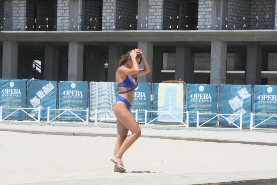 Roxana Nemeș, la plajăFoto: Mihai Ionescu