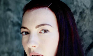 „Fac muzică, deci am cîștigat loteria cosmică“ – interviu cu Chrysta BELL jpeg