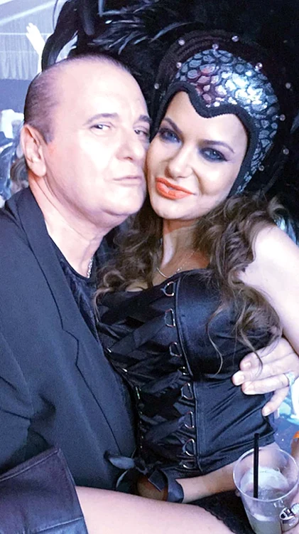 Andreea şi Nick, în ipostaze tandre