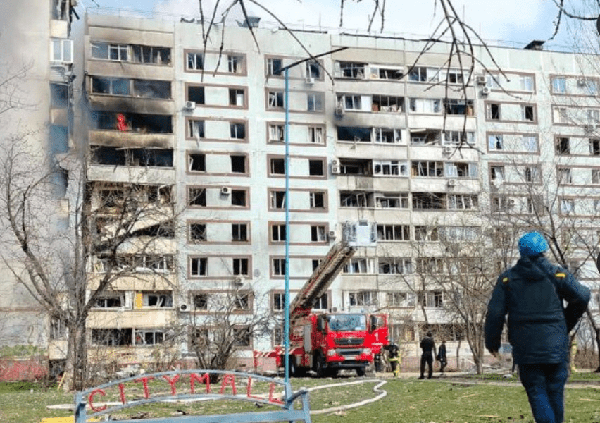 Cel puțin cinci morți și 45 de răniți în urma unor atacuri aeriene rusești lângă Kiev și în Zaporojie VIDEO