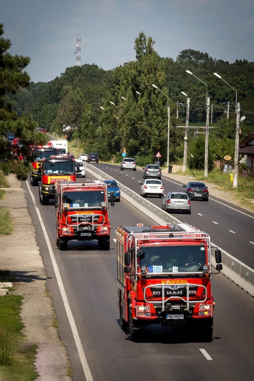 România a trimis în Grecia 142 de pompieri cu opt autospeciale de stingere incendii de pădure, trei cisterne, un centru de comandă etc. Foto: IGSU