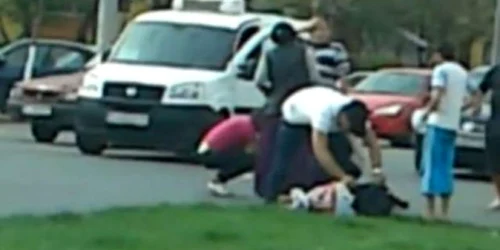 Ţiganul care a jefuit o femeie în plină stradă a primit trei ani de închisoare 