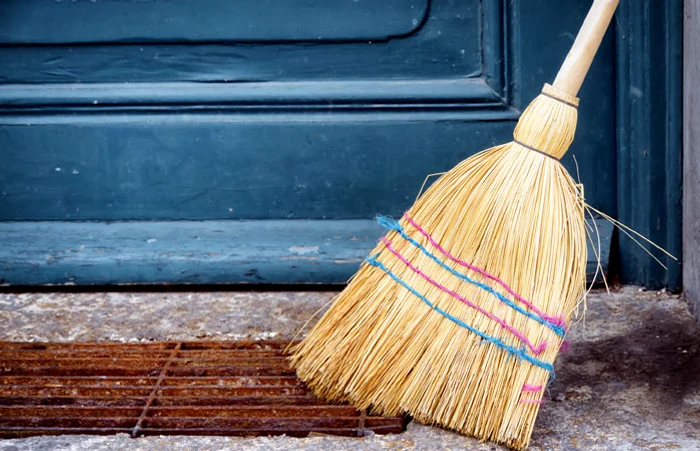 În Norvegia, în ajunul Crăciunului, se ascund mături. 