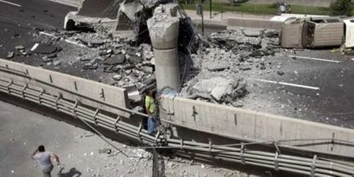 O autostradă afectată în urma cutremurului din Chile