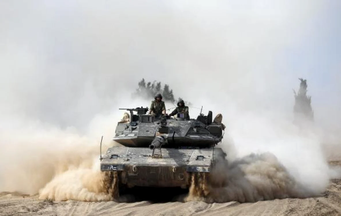 Armata israelieană a masat tancuri la frontiera cu Fâşia Gaza FOTO Reuters