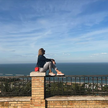 Mirela Vaida (42 de ani) a „fugit” de acasă de Paște într-o vacanță în Italia