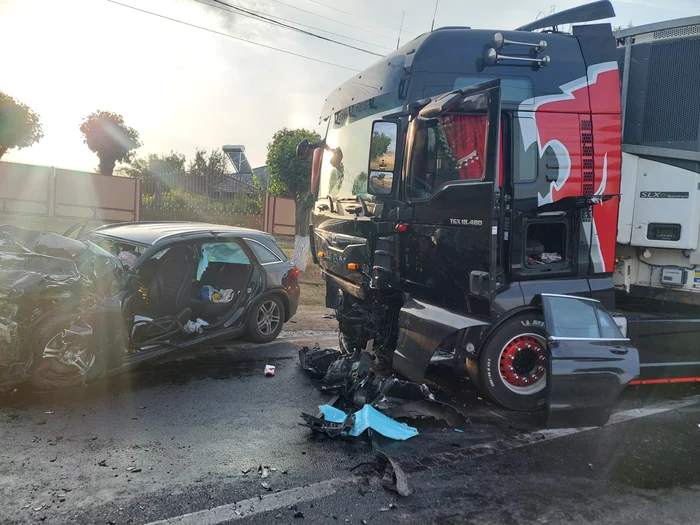 O femeie de 72 de ani și-a pierdut viața în accidentul rutier FOTO ISU Galați