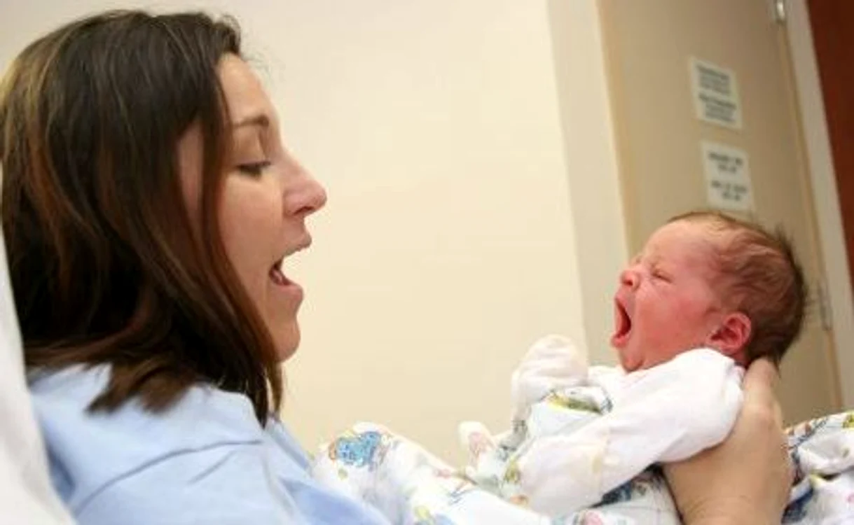 
    Femeile cu carieră spun că sunt descurajate să aducă pe lume un copil  