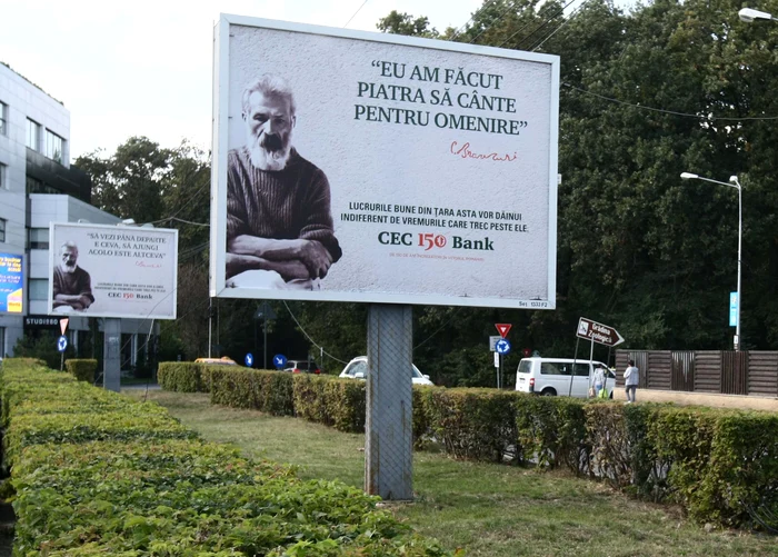 Cuvintele și semnătura lui Brâncuși apar inclusiv pe panouri publicitare stradale