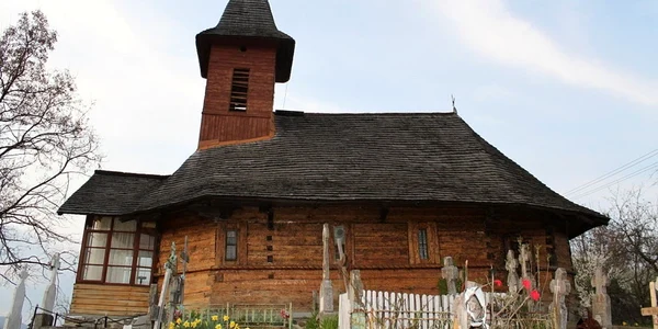 biserica lemn valea faurului musatesti arges