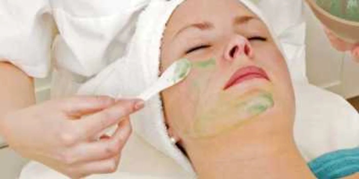 Măştile nutritive pe bază de alge marine conţin vitamine şi minerale care revitalizează rapid pielea