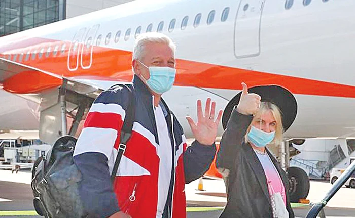 
    Doar persoanele în vârstă  ar trebui să se protejeze mai mult   