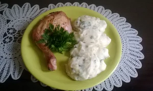 pulpe de pui cu piure de cartofi aromat cu patrunjel proaspat jpeg