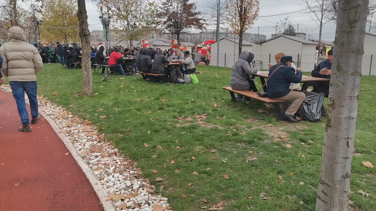 Uniți de coada la fasole cu ciolan. „Ar fi bine să ne mai întoarcem la vremurile alea. Ni-l mai dorim pe Ceaușescu”| REPORTAJ