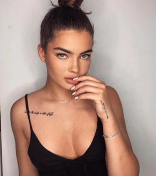 Ioana Boureanu e plină de tatuaje