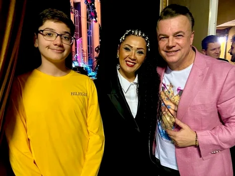 Minodora, alături de Adrian Enache și fiul ei