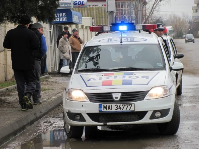 Poliţiştii efectuează în continuare cercetări în acest caz FOTO: arhivă