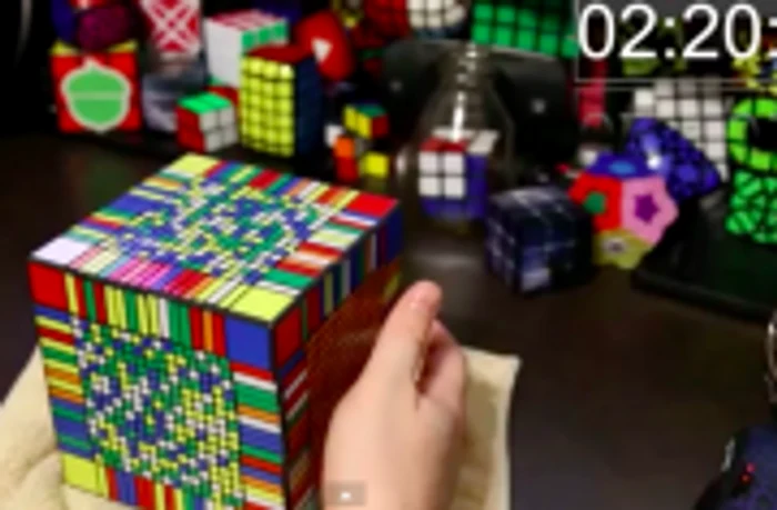 Un cub Rubik cu 17 laturi