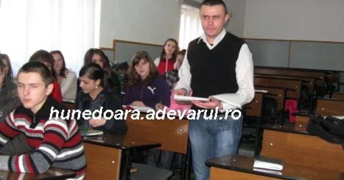 Alin Cioară a revenit între elevii. Foto: T. Stroia