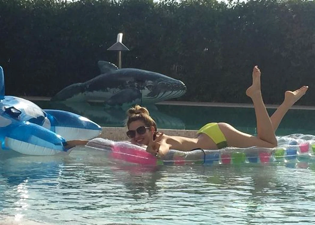 Lidia nu a vrut să se bronzeze cu urme de la sutien