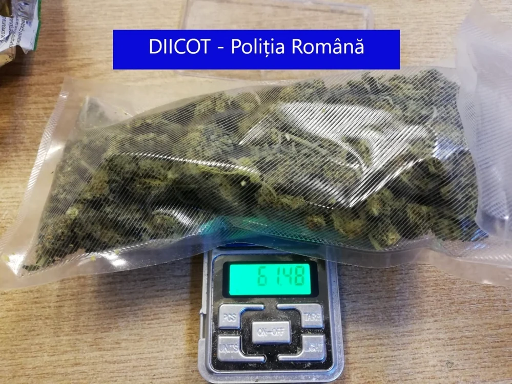 Droguri confiscate de poliţişti / FOTO: DIICOT