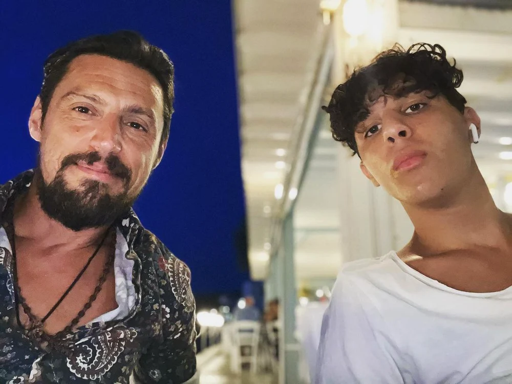 Daniel Pavel, alături de fiul său Foto: Instagram
