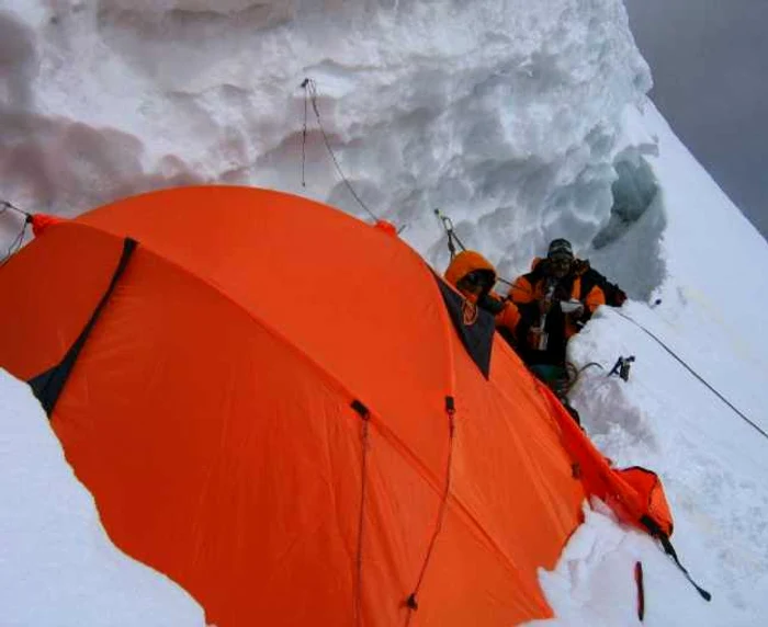 Românii se află în drum spre vârful Nanga Parbat Foto