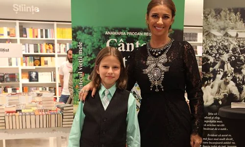 Anamaria Prodan a fost însoțită de fiul ei la lansarea de carte jpeg